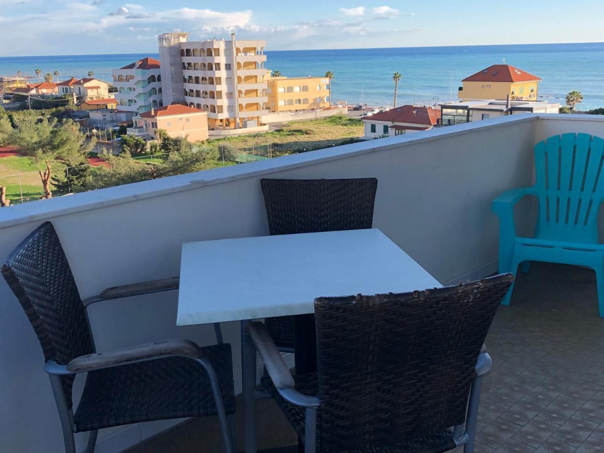 Attico Tacito Apartment Ventimiglia Ngoại thất bức ảnh