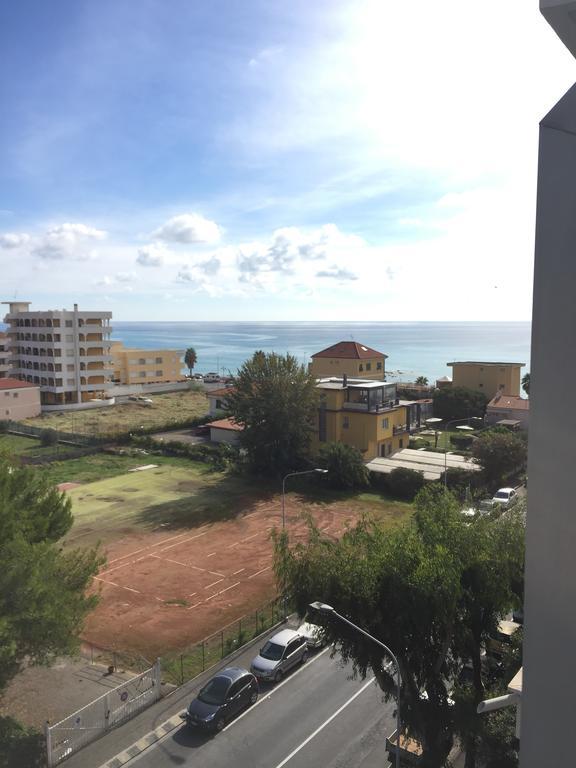 Attico Tacito Apartment Ventimiglia Ngoại thất bức ảnh